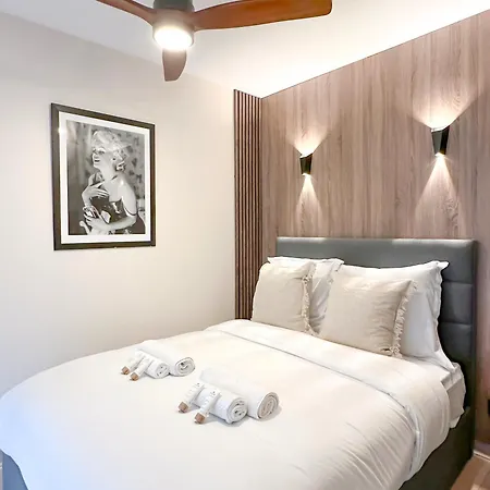 - Buttes Chaumont's Park -entire Flats Апартаменты