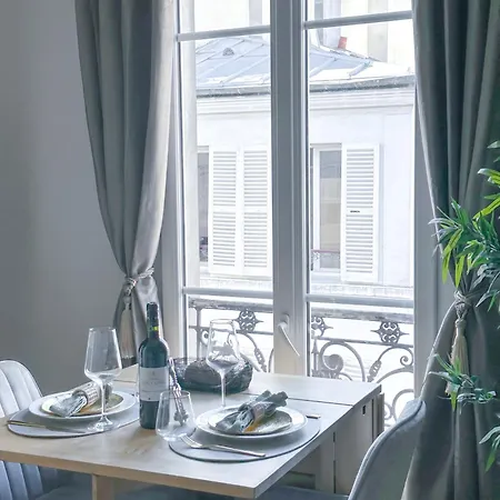 - Buttes Chaumont's Park -entire Flats Апартаменты Париж