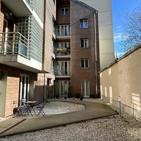 - Buttes Chaumont's Park -entire Flats * Париж