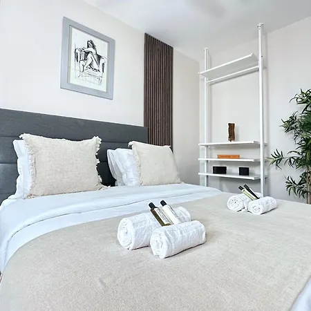 - Buttes Chaumont's Park -entire Flats Apartment Paris