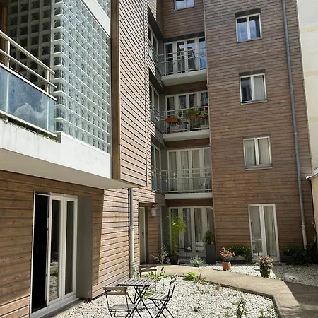 - Buttes Chaumont's Park -entire Flats Апартаменты *