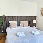 - Buttes Chaumont's Park -entire Flats דירה *
