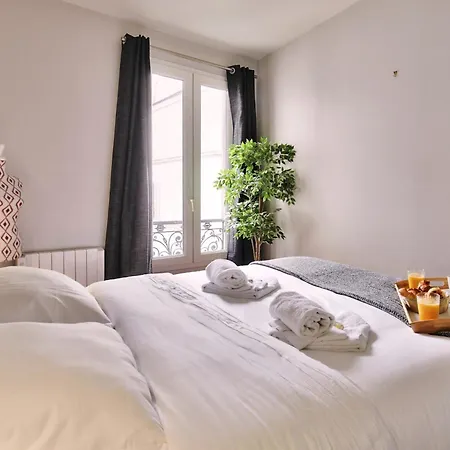 - Buttes Chaumont's Park -entire Flats Parijs