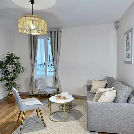 - Buttes Chaumont's Park -entire Flats