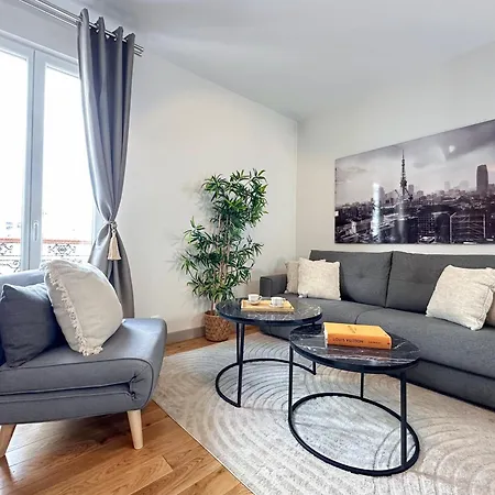 - Buttes Chaumont's Park -entire Flats Parijs