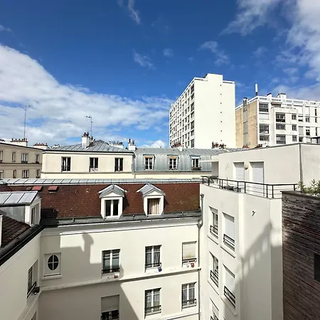 - Buttes Chaumont's Park -entire Flats *