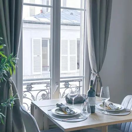 - Buttes Chaumont's Park -entire Flats Parijs